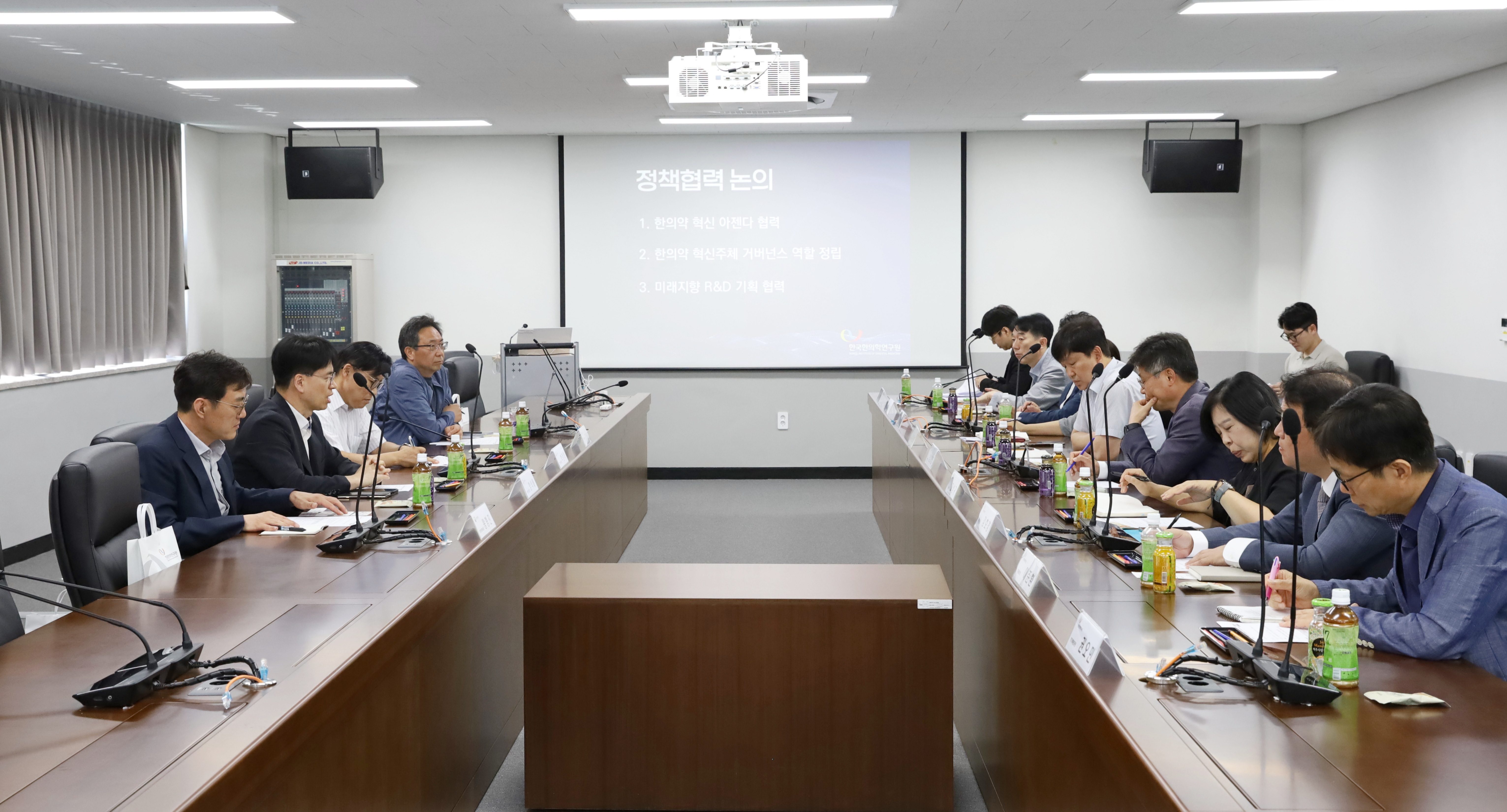 Ministry of Health and Welfare(MOHW) Visit to KIOM 사진1